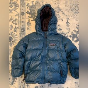 Patagonia hi-loft down hoody. Size 4t in color dark teal with purple interior.
